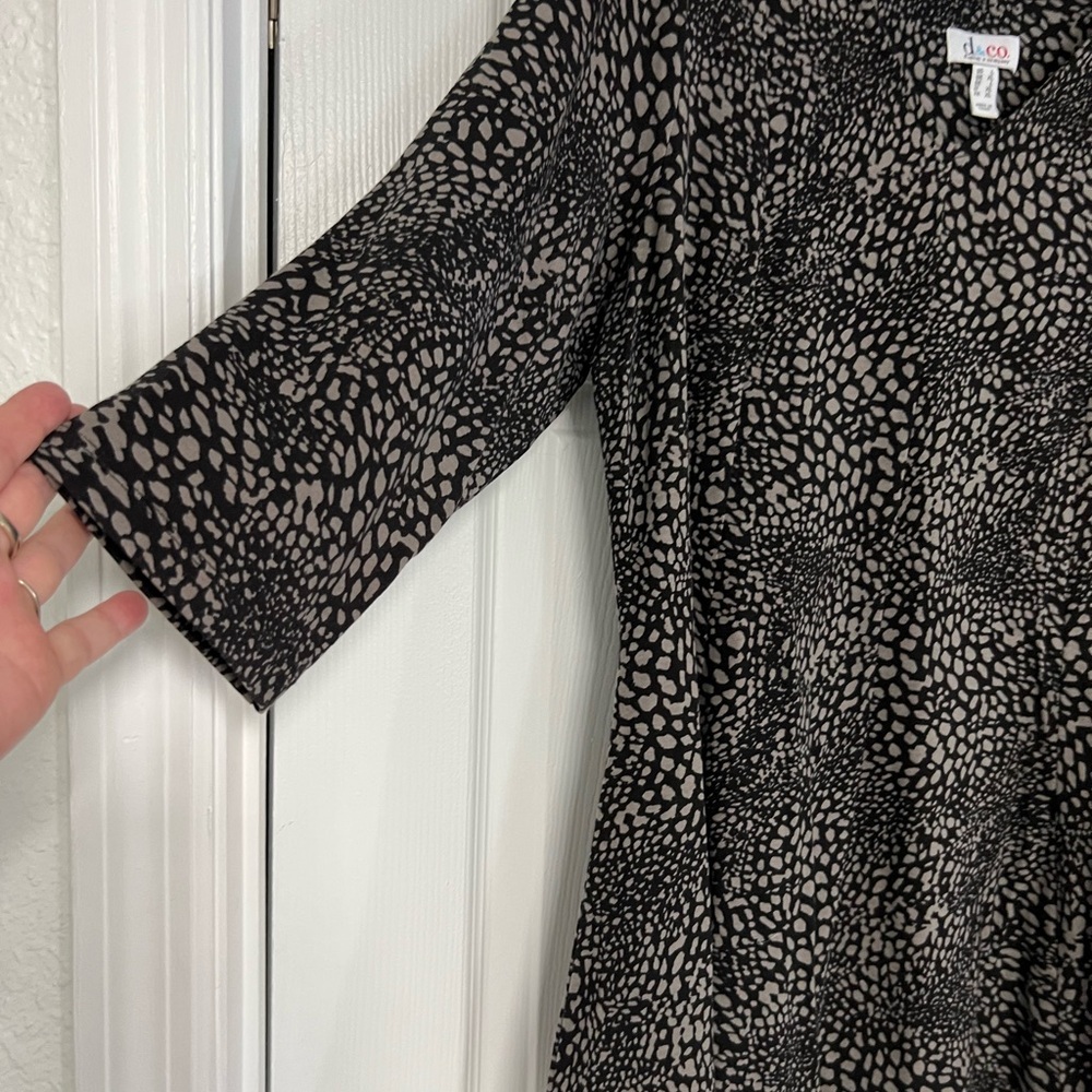 d&co. Women's Cream and Black Tops - Picture 5 of 16